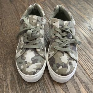 Camo canvas sneakers
